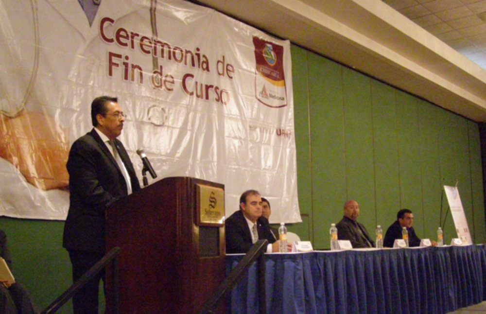 El dr. Jesús Benavides, Director de la facultad